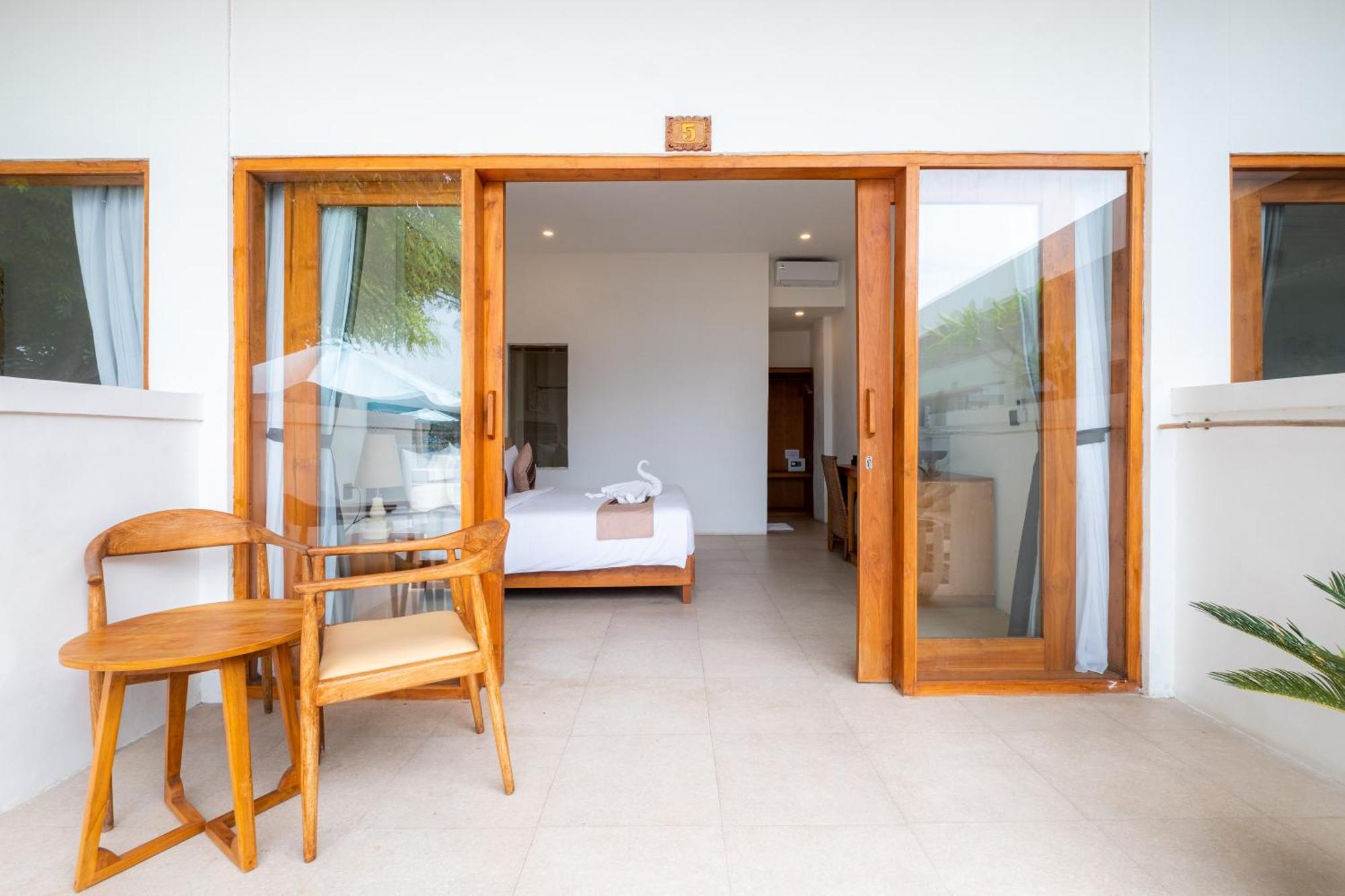 Amp Beach House Toyapakeh Exterior photo